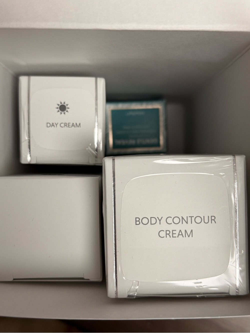 Neora Skincare Bundle (NEW) - Picture 5 of 11